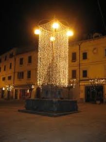 La fontana di Piazza Corsini a Natale